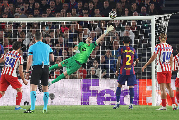 Barcelona vs Atletico Madrid Review: Julian Alvarez scores a free-kick during the UEFA Champions League quarter final first leg match between Barcelona and Atletico Madrid at the Camp Nou on April 8, 2026.