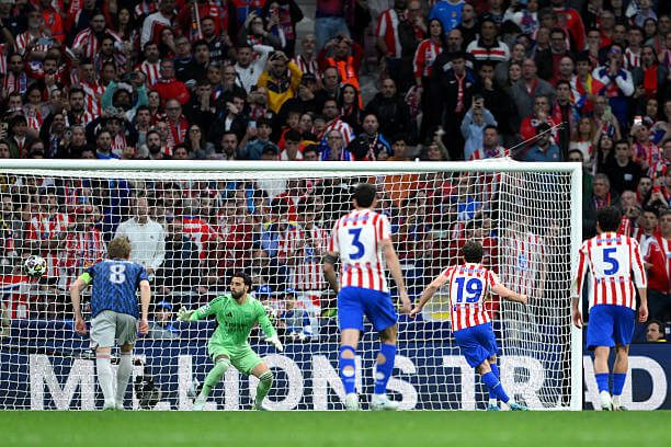 Atlético Madrid vs Arsenal Review: Julian Alvarez scores from the penalty spot during the UEFA Champions League 2025/26 Semi Final First Leg match between Atletico Madrid and Arsenal at the Metropolitano on April 29, 2026.