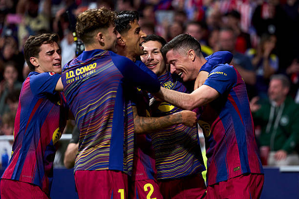 Atletico Madrid vs Barcelona Review: Robert Lewandowski celebrates his goal with his teammates during the La Liga match between Atletico Madrid and Barcelona at the Metropolitano on April 04, 2026.