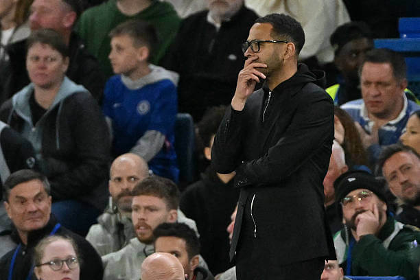 Chelsea vs Manchester United Review: Liam Rosenior looks on during the Premier League match between Chelsea and Manchester United at Stamford Bridge on April 18, 2026.