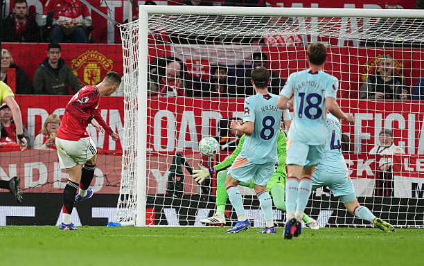 Manchester United vs Brentford Review: Benjamin Sesko scores during the Premier League match between Manchester United and Brentford at Old Trafford on April 27, 2026.