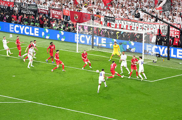 Freiburg vs Aston Villa Review: Youri Tielemans scores during the UEFA Europa League final between Freiburg and Aston Villa at Besiktas Park on May 20, 2026.