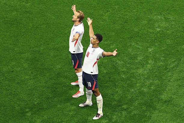 2026 FIFA World Cup Roundup, Round of 16: Jude Bellingham celebrates with Harry Kane during the FIFA World Cup 2026 Round of 16 match between Mexico and England at Mexico City Stadium on July 05, 2026.
