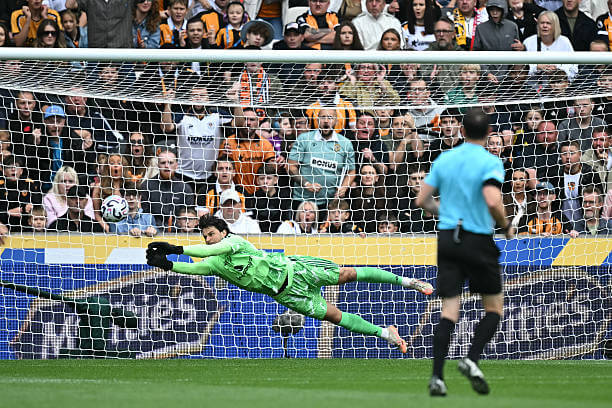 Hull vs Manchester United Review: Senne Lammens saves an attempt from Oli McBurnie during the Premier League match between Hull and Manchester United at the MKM Stadium on August 22, 2026.