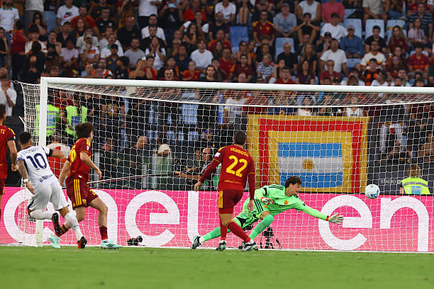 Roma vs Inter Review: Lautaro Martinez scores during the Serie A match between AS Roma and Inter at the Stadio Olimpico on September 19, 2026.
