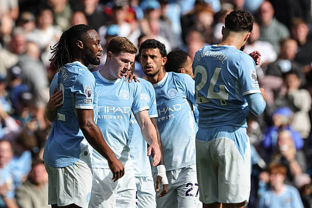 Premier League Roundup, Matchday 5: Manchester City players celebrate during the Premier League match between Manchester City and Sunderland at Etihad Stadium on September 20, 2026.