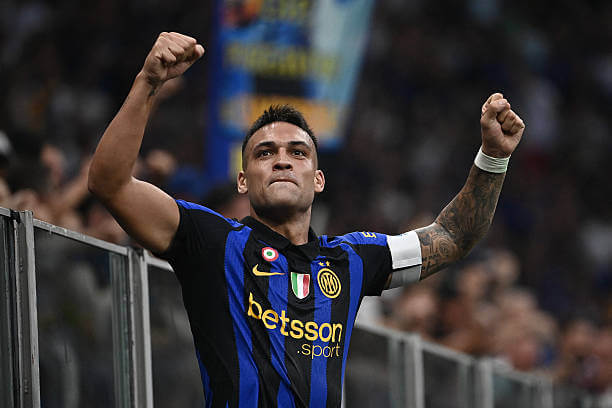 Inter vs Napoli Review: Lautaro Martinez celebrates his second goal of the game during the Serie A match between Inter and Napoli at the Giuseppe Meazza on September 5, 2026.