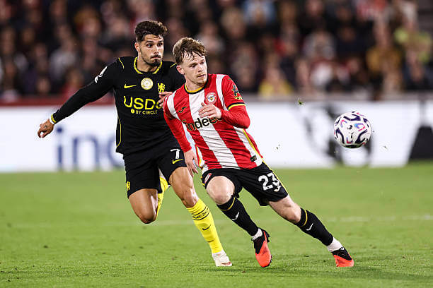 Brentford vs Chelsea Review: Keane Lewis-Potter and Pedro Neto in action during the Premier League match between Brentford and Chelsea at the Gtech Community Stadium on Friday September 18, 2026.