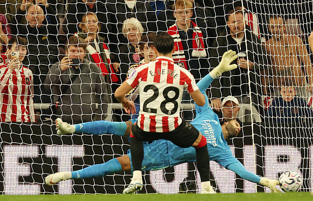 Sunderland vs Arsenal Review: David Raya saves Enzo Le Fée's penalty during the Premier League match between Sunderland and Arsenal at the Stadium of Light on September 12, 2026.