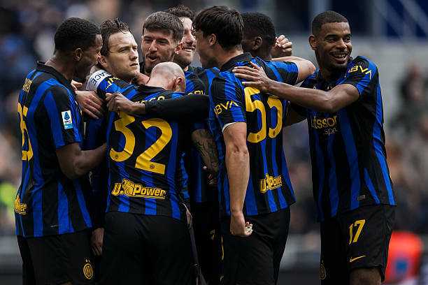 Serie A Roundup, Matchday 8: Inter players celebrate during the Serie A match between Inter and Fiorentina at Stadio Giuseppe Meazza on October 25, 2026.