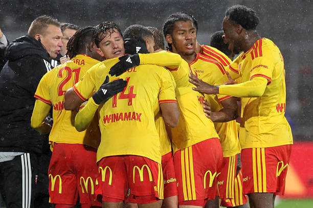 Ligue 1 Roundup, Matchday 8: Lens players celebrate during the Ligue 1 match between RC Lens and Paris FC at the Stade Bollaert-Delelis on October 24, 2026.