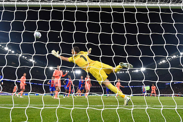 PSG vs Barcelona Review: Lucas Hernandez scores during the UEFA Champions League 2026/27 League Phase MD3 match between PSG and Barcelona at Parc des Princes on October 20, 2026.