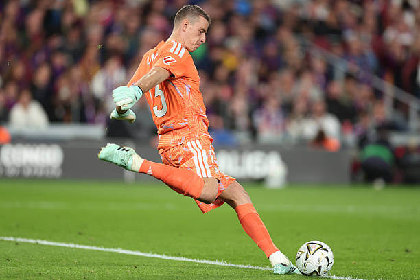 Barcelona vs Real Madrid Review: Andriy Lunin in action during the LaLiga 2026/27 match between Barcelona and Real Madrid at the Camp Nou on October 25, 2026.