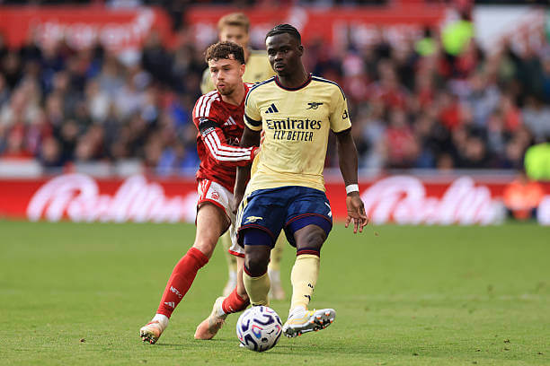 Nottingham Forest vs Arsenal Review: Bukayo Saka under pressure from Neco Williams during the Premier League 2026/27 match between Nottingham Forest and Arsenal at City Ground on October 18, 2026.