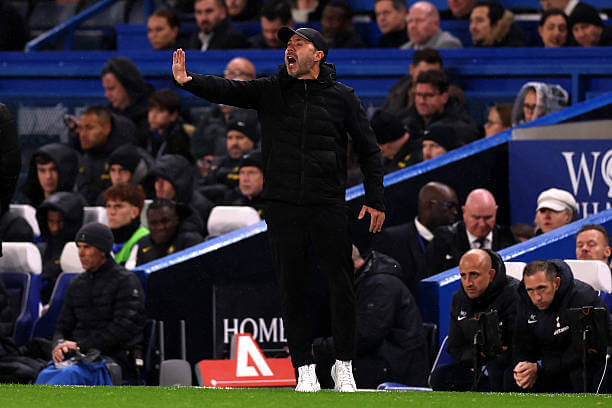 Chelsea vs Tottenham Review: Roberto De Zerbi gestures on the touchline during the Premier League 2026/27 match between Chelsea and Tottenham at Stamford Bridge on October 24, 2026.