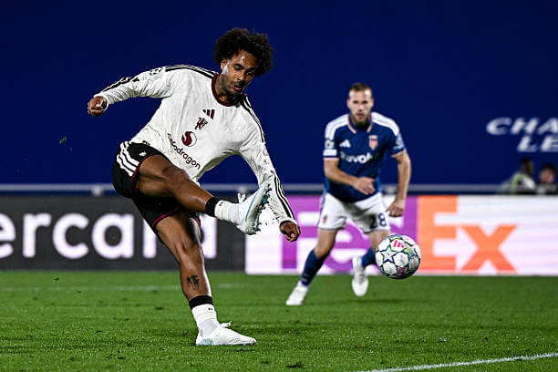 Como vs Manchester United Review: Joshua Zirkzee scores during the UEFA Champions League 2026/27 League Phase MD3 match between Como and Manchester United at Giuseppe Sinigaglia Stadium on October 21, 2026.